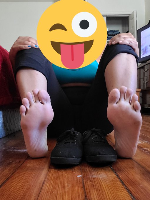 Stink soles!!

Findom spoiledbrat paypig cashcow Humanatm whalesub heelfetish solefetish stinkyshoe sweatyfeet