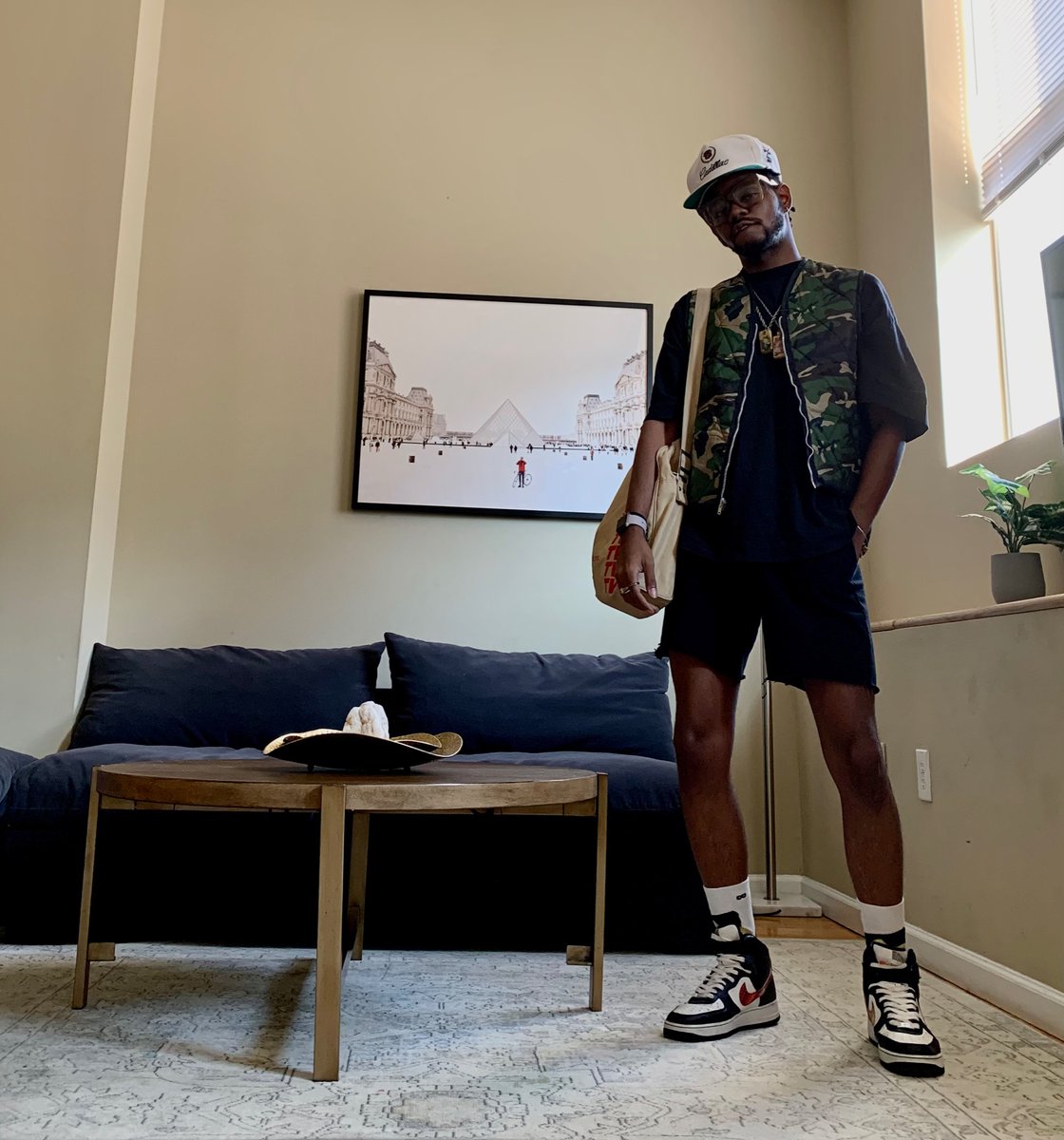 TheeBrieyohnn's tweet photo. yeah i look good.. https://t.co/ENKs47gZ8v