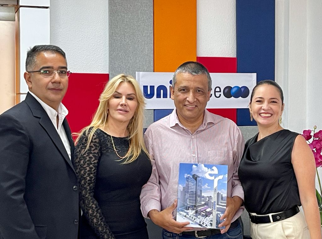 arqmarquez's tweet photo. Es un placer como @lamd_ca haber compartido con @entrerayas,Arq.Rosauris Pérez y Arq.Rolando Delgado en la entrevista #SinTapaboca de #LosjuevessondeArquitectura https://t.co/DeAtULWgY2