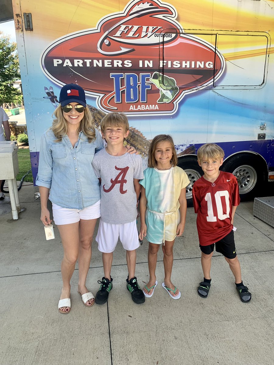 JessicaFWhaley's tweet photo. Proud of Sam for waking up early to fish a bass tournament with his Pop for a good cause #castingforcancer #alabamabass #bassfishing https://t.co/10eZ8YbVUx