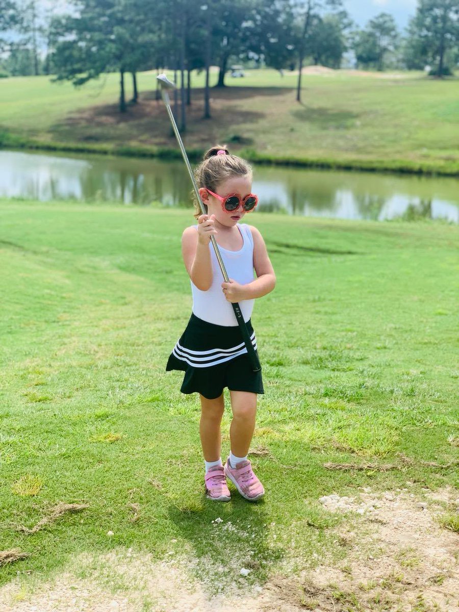 ComptonMafia's tweet photo. She might be cute but she’s zero help as a caddy https://t.co/SywUCyOjJS