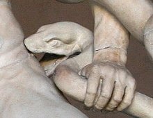 NikSamotracia's tweet image. CUÉNTAME UNA ESCULTURA.
Fijaos en la cara de esta serpiente y en la mano sujetándola con fuerza con los nudillos en tensión. ¿A quién estará mordiendo?
