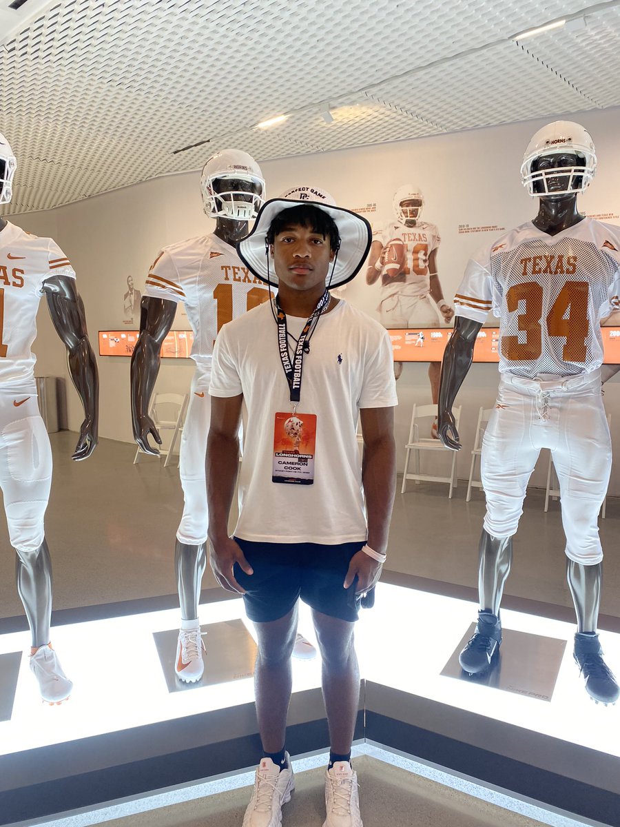 CamCook_4's tweet photo. Thanks @TexasFootball for the game invite! @CoachSark Good day &amp; good win! #AllGasNoBrakes #texas #texaslonghorns #classof2023 #runningback https://t.co/mTMMFIo4Cr