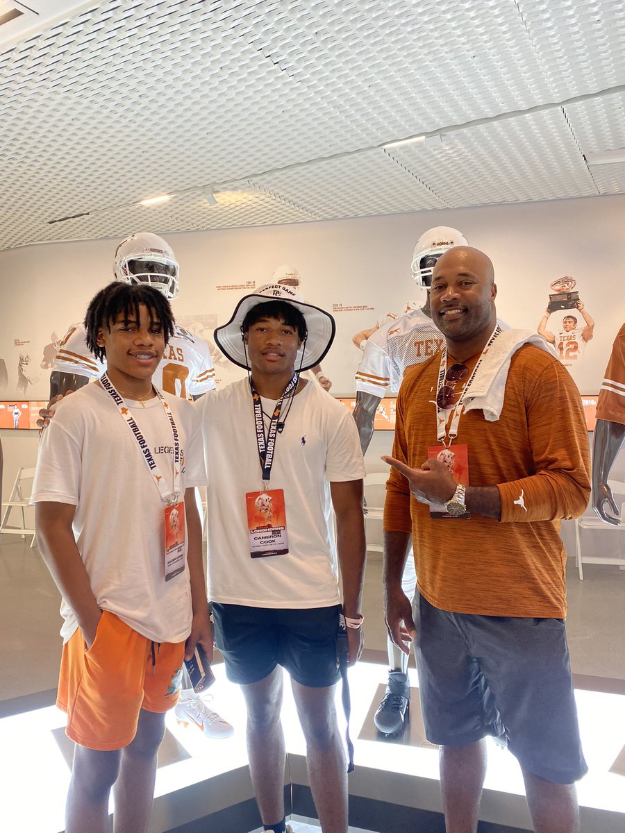 CamCook_4's tweet photo. Thanks @TexasFootball for the game invite! @CoachSark Good day &amp; good win! #AllGasNoBrakes #texas #texaslonghorns #classof2023 #runningback https://t.co/mTMMFIo4Cr