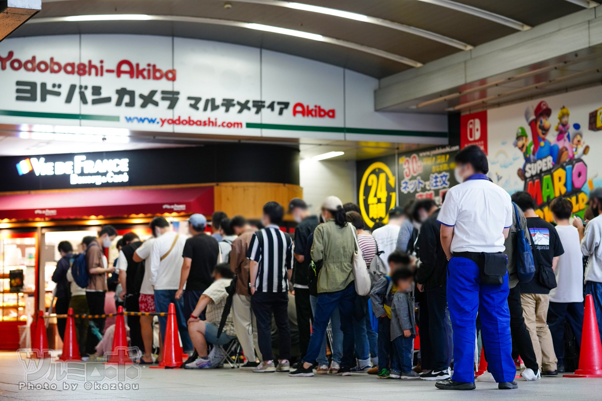 ﾂﾙﾐﾛﾎﾞ ヨドバシakiba 日曜日7 30頃ポケモンカード再入荷分完売 約550人がならび あさはやくから長い列をつくる