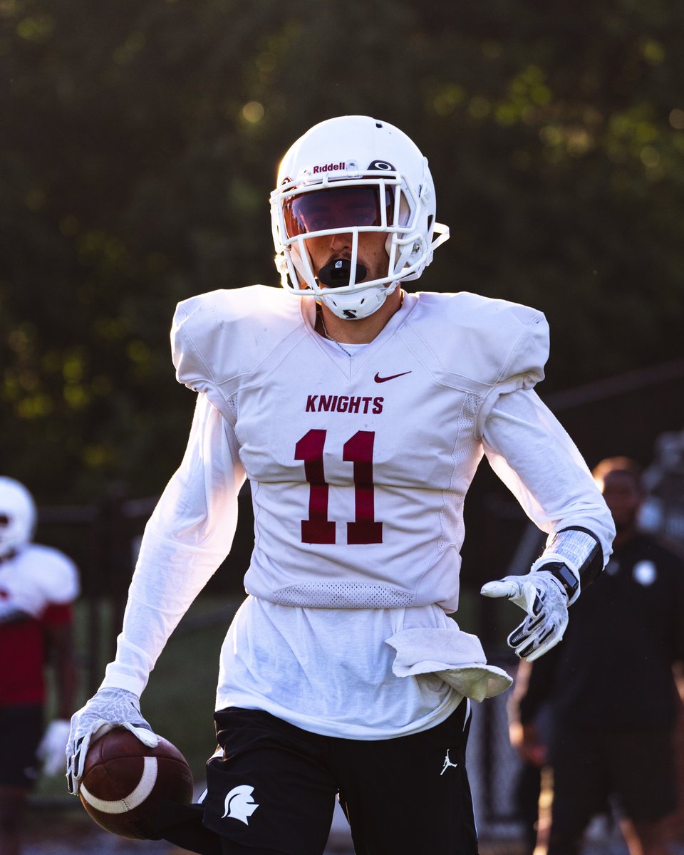 knight_ftbl's tweet photo. Offense putting up numbers in the air 😳‼️

Chase with 83 yards and a 52 yard touchdown, Davis with 355 yards in the air and 3 touchdowns, and Skylar with 88 yards on 4 receptions 🔥🔥 https://t.co/vyREnXVCcO