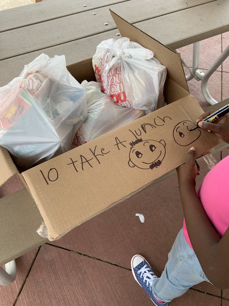 Nelson21956's tweet photo. One of my supervisors this morning out on delivery made a sign for the lunch give away and a portrait of her worker! I think she did exceptionally well! #lunchforall #abundance #StreetLife #portrait https://t.co/IG2Pg6yqOU