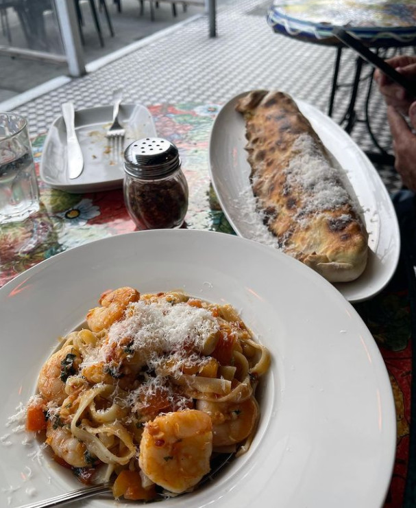 Calzone's Restaurant tweet media