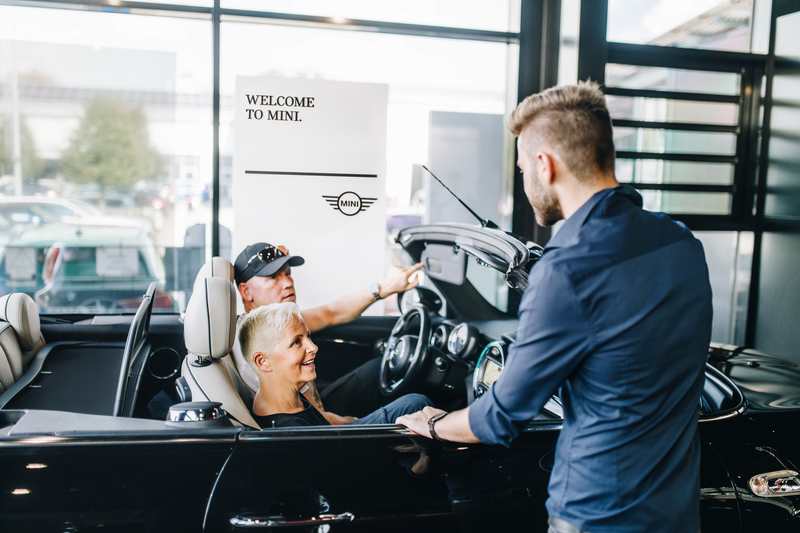 Seattle_MINI's tweet photo. We put the “U” in Unique. Here at Seattle MINI, we value all fans dedicated to the MINI brand. That is why we are offering up to $2,000 off when you custom order your next MINI! Let us help make your next MINI perfectly fit for who you are. 😀 https://t.co/TBmJ0yqsis