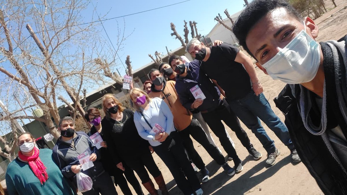 NormaVTrigo's tweet photo. Cuando hablamos de hechos, pensamos en las familias del B° Esperanza Santarrosina o en la nueva Delegación, o en tantos otros logros que beneficiaron por igual a los vecinos de #ElMarcado. Hoy visitamos a ellos, nuestros vecinos. #AquíEstáSantaRosa @FrenteCambiaMza https://t.co/AZsi4SEabF