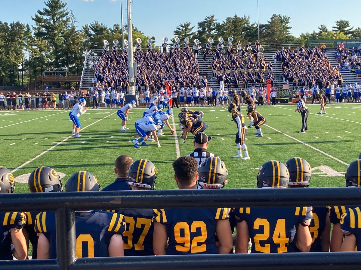 Watching <a href="/LutherFootball/">Luther Football</a> here in Eau Claire and getting flashbacks to calling games on <a href="/kwlc/">KWLC Radio</a> (apologies to <a href="/DanSchumacherAD/">Dan Schumacher</a>, but #gonorse).
