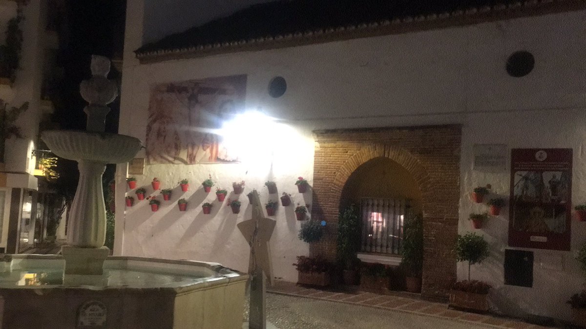 gustalassanta's tweet photo. Jueves Santo en Marbella, Cofradía  del Amor https://t.co/IkJ36R0VqE