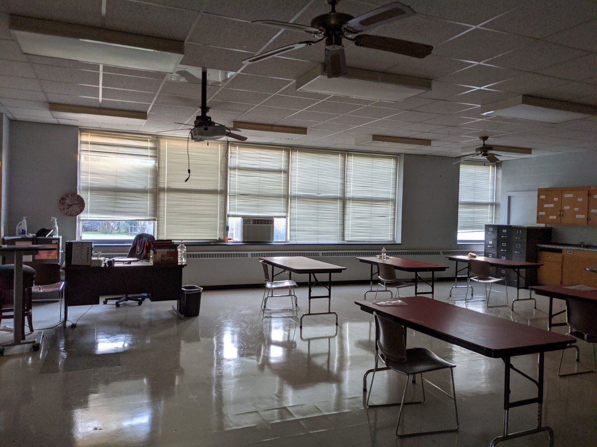 kW_GeneRCS's tweet photo. Booker T. is saving energy this Labor Day holiday weekend! Thanks Mr. Williams, Janice, &amp; staff. @btw_rcs @RCS_NC @JonWilliamsEdu https://t.co/zOkj7WYiw1