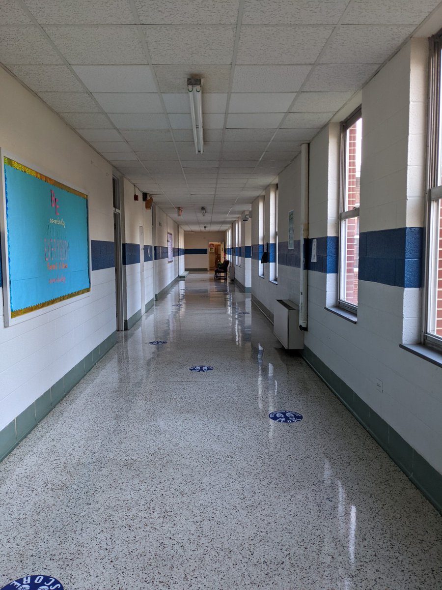 kW_GeneRCS's tweet photo. Booker T. is saving energy this Labor Day holiday weekend! Thanks Mr. Williams, Janice, &amp; staff. @btw_rcs @RCS_NC @JonWilliamsEdu https://t.co/zOkj7WYiw1