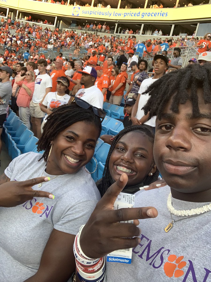 SampsonHermione's tweet photo. Let’s go Clemson 🐅 💜🧡 https://t.co/7MtO37BMcB