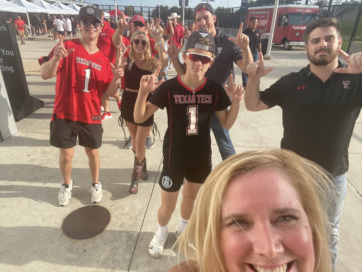 JaneneBarber's tweet photo. #TexasKickOff https://t.co/WhWF6X1yWB