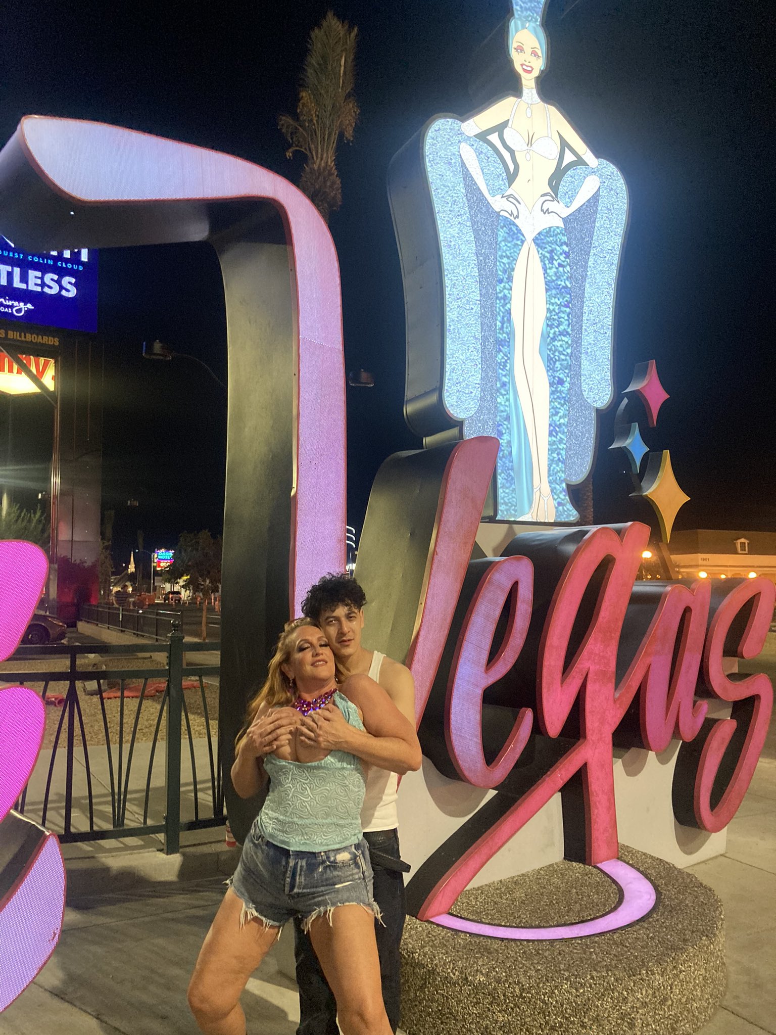 Decided to get some topless shots on the strip and this poor guy walked up in amazement. So what does a nice girl do, she lets him get a squeeze! @boobs #nudity #sexy #lucky #luckyguy #tits #bigboobs #onlyfans #fancentro #avnstars https://t.co/3cgczmXGfI