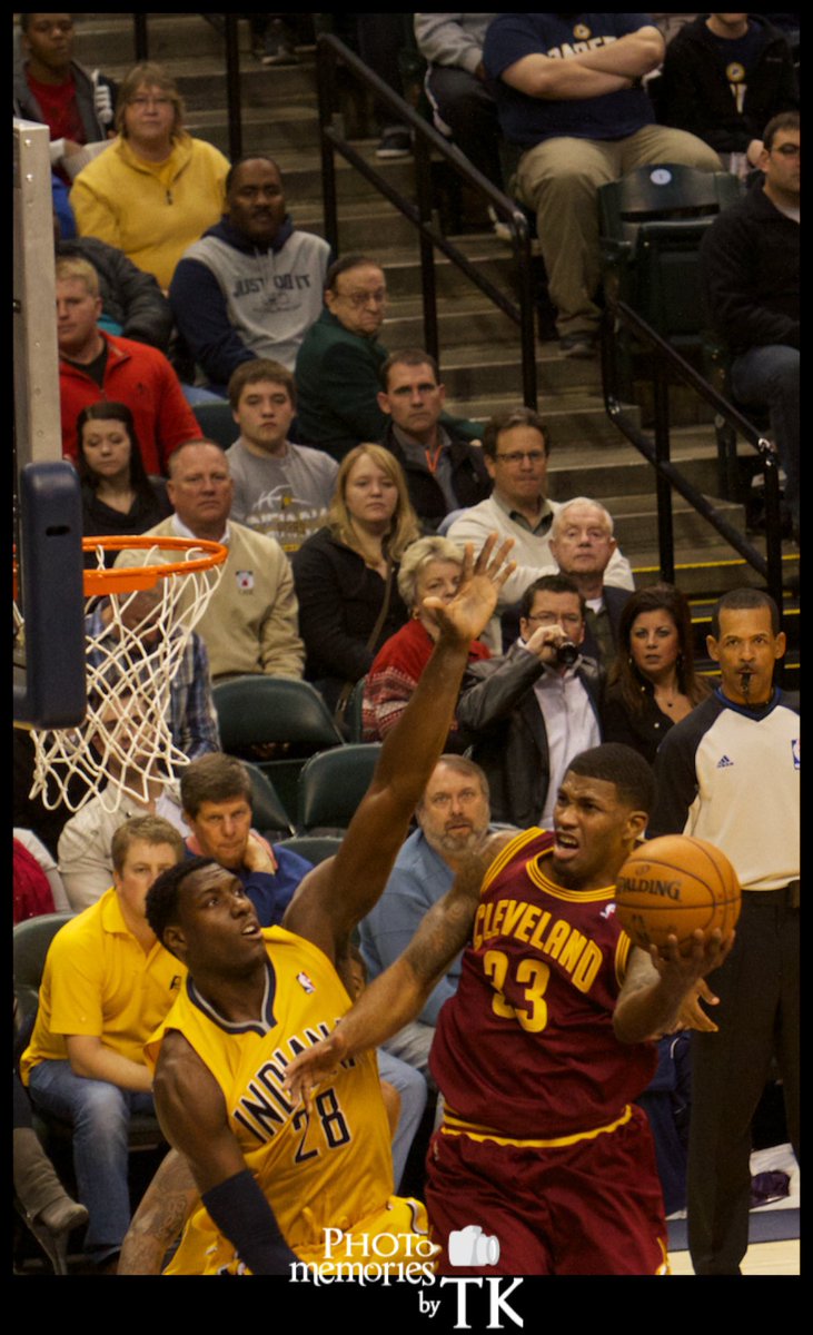 Some #throwbacks to that one time I won the @robertscamera Photographer of the Game contest to be a guest photographer at the @pacers game! @ianou76 

#pacers #indianapacers #guestphotographer #ianmahinmi #indianapolisphotographer #indianapacersphotos #sportsphotographer