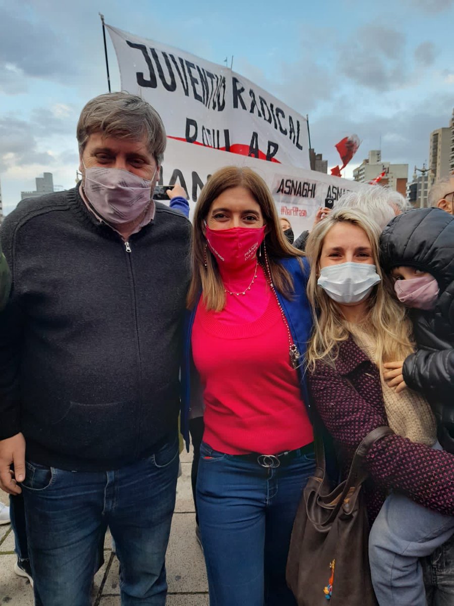 KondratzkyManes's tweet photo. Seguimos firmes #DandoElPaso junto a Facundo Manes …
Ya falta poco… en Berisso #Manes- Kondratzky❕

#BerissoEsConKondratzky #KondratzkyConManes #DarElPaso👣 🇦🇷💪🏼 https://t.co/O0Hd70zBTW