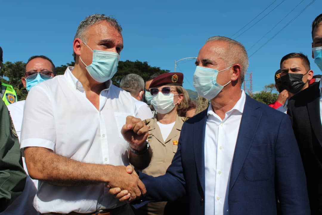 El pueblo fronterizo celebra acuerdos para abrir progresivamente la frontera colombo-venezolana
#FreddyAbreFronteras 

<a href="/NicolasMaduro/">Nicolás Maduro</a> <a href="/FreddyBernal/">Freddy Bernal</a> <a href="/IvanDuque/">Iván Duque 🇨🇴</a> @DelcyRodriguez
<a href="/Juntosxtachira1/">Juntos por Táchira</a>