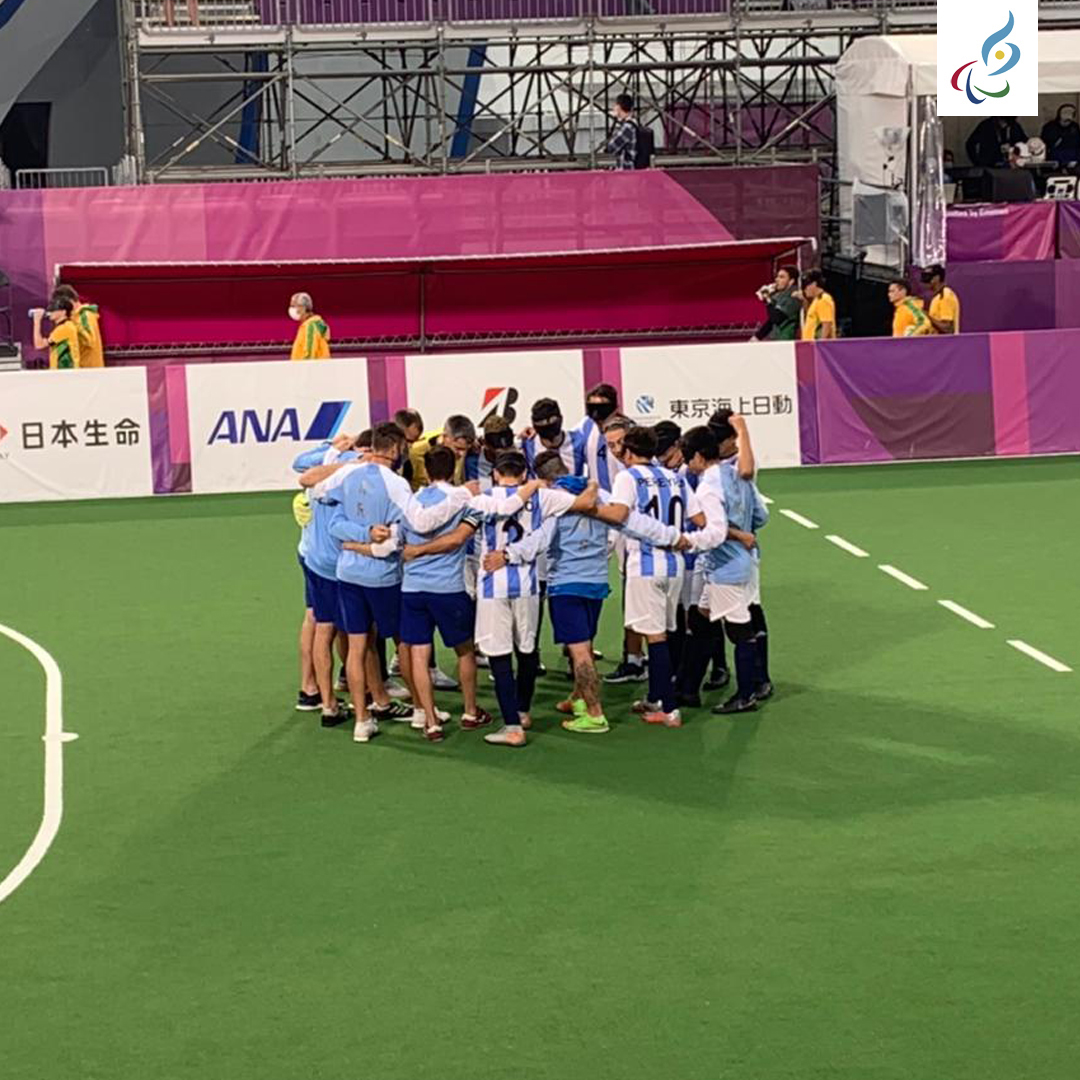 ¡Seguimos sumando victorias! Los Murciélagos recibieron la medalla plateada en una peleada final contra Brasil! Lo dejaron todo! ¡Orgullo argentino!