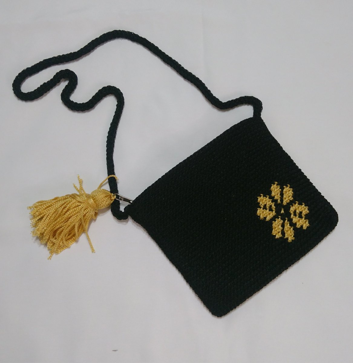 HilosLanas's tweet photo. #HilosLanas #accesorios #cartera #carteras #bolsos #bolso #black #tejido #crochet #tejidoamano #HandMade #handknit #crocheteveryday #crochetando #crochetcrew #yarnaddict #yarnaddiction #yarnlove #knittingpattern #crochetlifehappylife #tapestry https://t.co/SnYEEu5Bz6
