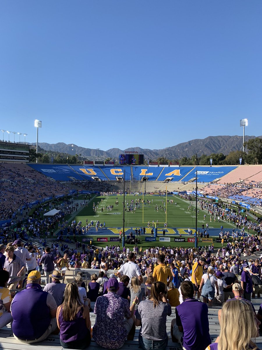 JohnPetersonFW's tweet photo. Hot take. The rose bowl sucks and no one here cares about football https://t.co/5HOvJn5fNp