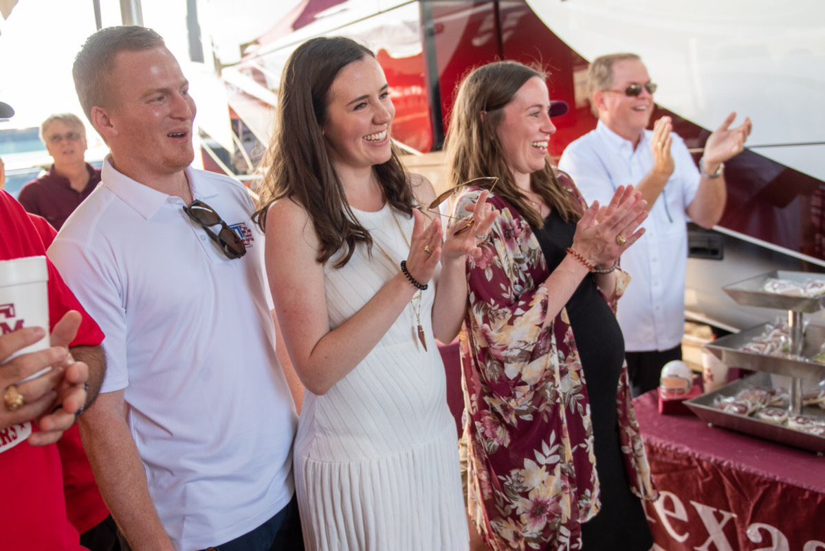 12thManFndtn's tweet photo. We are honored to announce Robyn ‘89 &amp; Alan B. Roberts ‘78 as the 2021 E. King Gill Award recipients. 

Thank you both for your incredibly generous support and dedication to Texas A&amp;M Athletics. https://t.co/X7HeYOMM98