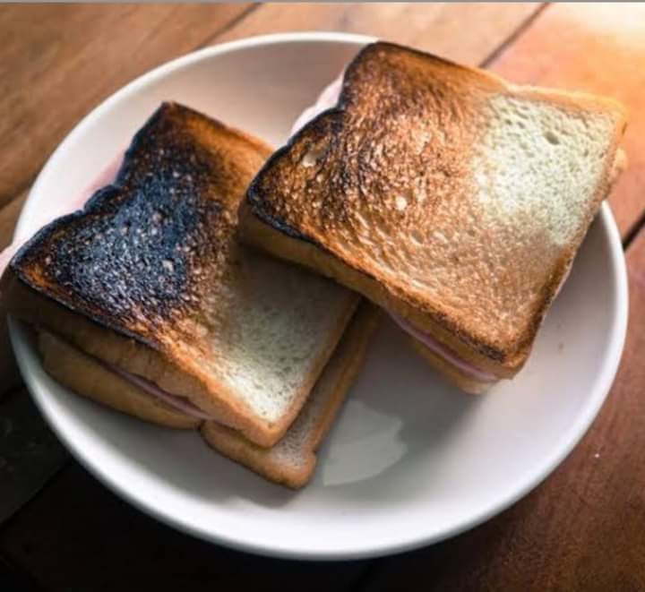 MAKANAN GOSONG TIDAK MENYAKITI SIAPAPUN

Mantan Presiden India, DR. Abdul Kalam berkata: Waktu aku msh kecil, ibuku memasak makanan unt kami. Suatu malam dia membuat makan malam stlh seharian bekerja keras, Ibu meletakan sepiring ‘sabzi’ &amp; roti gosong didepan Ayahku.

Lanjut....