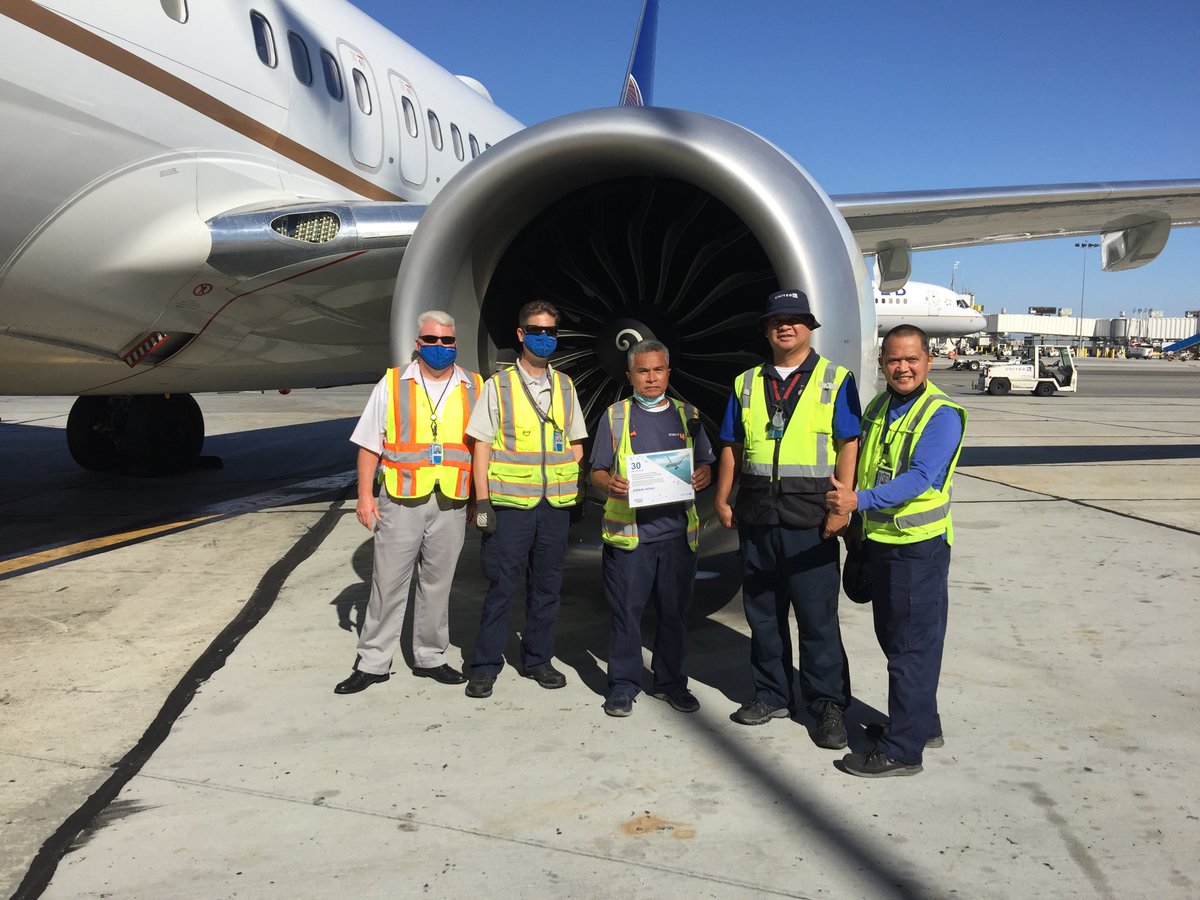 A great day to help LRSE A. Ardon celebrate his 30 yr. anniversary with United. Some of our LAX team on hand to wish him the very best! #beingunited @TammyLHServedio