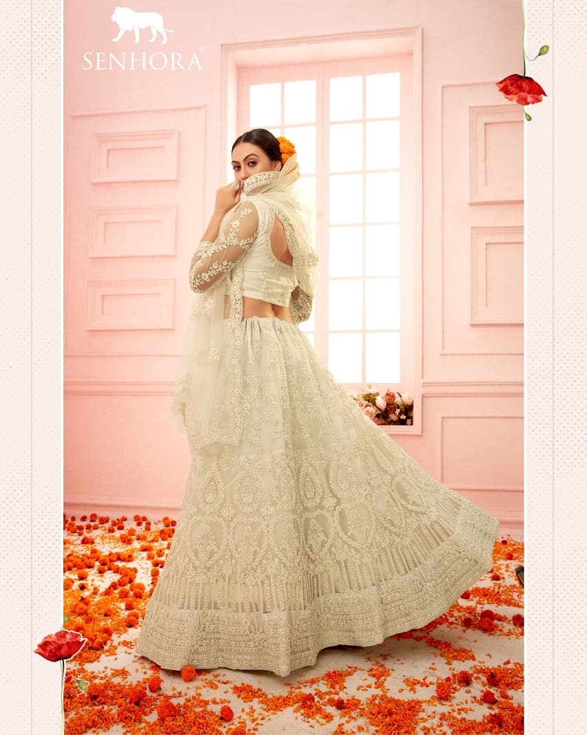 lehanga Fabric: net with silk satin 2 layer inner with heavy can can
Dupatta:net
blouse Fabric: net with silk inner
Dm for more info
gowns available at best rate for reselling.
whatsapp or call to book your order
+919173102307