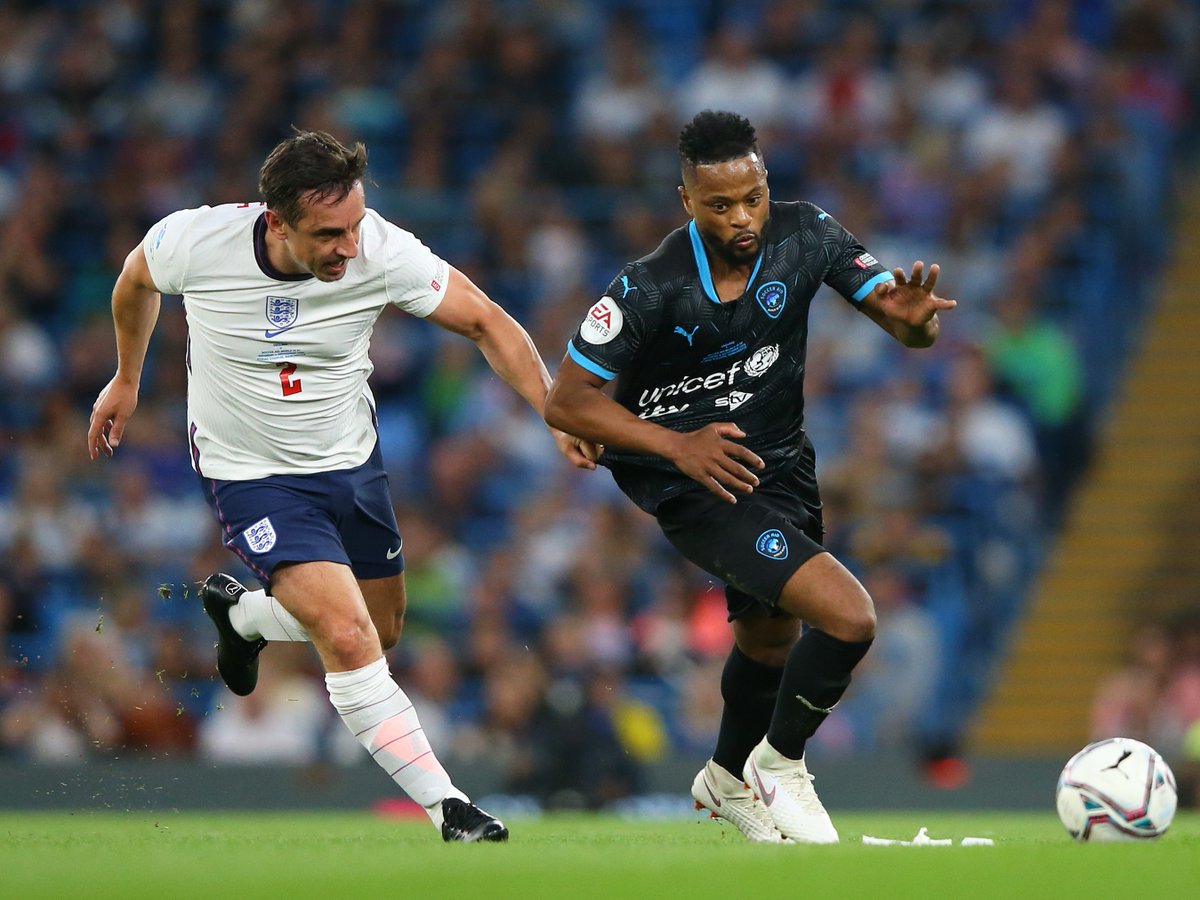 Goal Japan 元チームメートたち チャリティーマッチ Soccer Aid For Unicef 21 の試合前に ユニセフ 親善大使でもある ベッカム との再会を喜ぶ ロベルト カルロス 試合では マンチェスター ユナイテッド で共に闘った ギャリー Goal Japan 元チームメートたち チャリティーマッチ Soccer Aid For Unicef 21 の試合前に ユニセフ 親善大使でもある ベッカム との再会を喜ぶ ロベルト カルロス 試合では マンチェスター ユナイテッド で共に闘った ギャリー