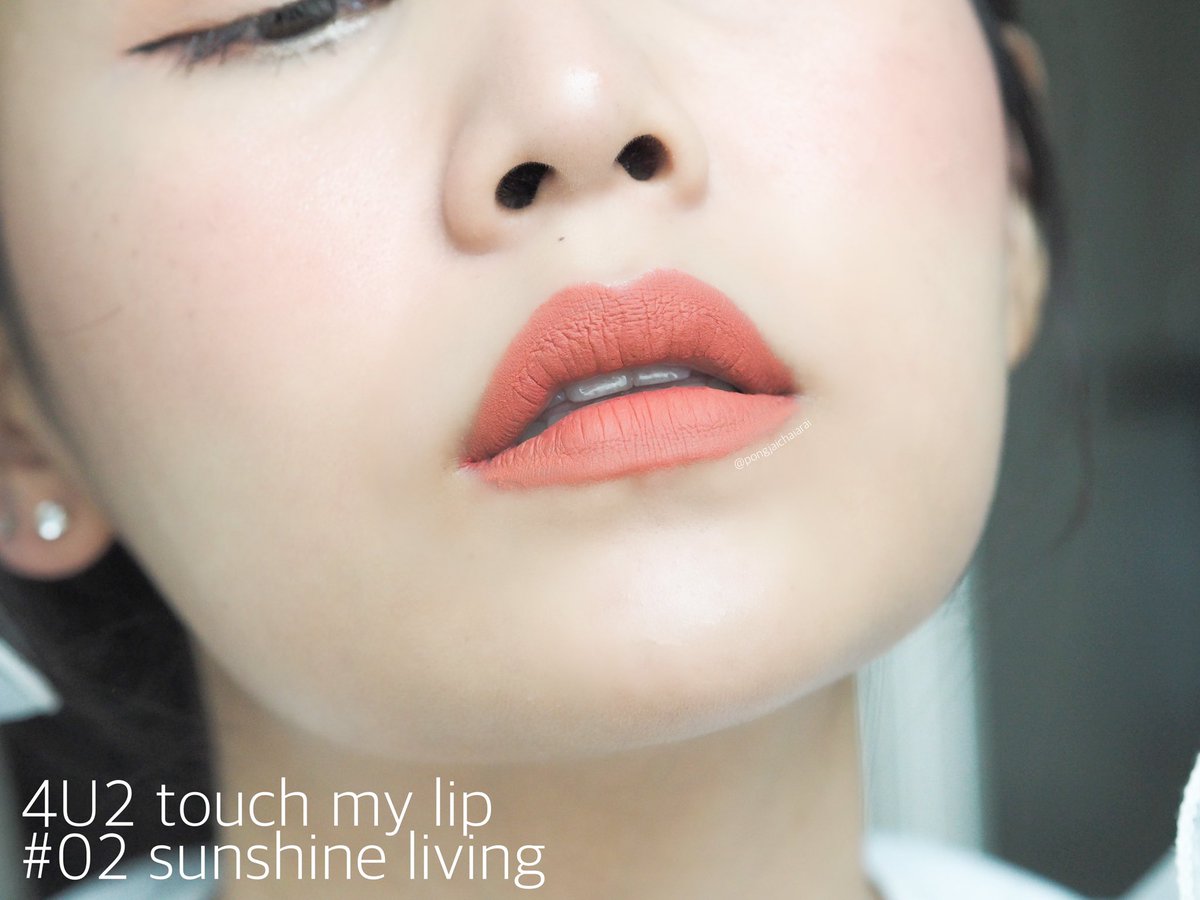 หลังจากดูรีวิว 4U2 touch my lip มาหลายวัน เมื่อวานเลยไปตำสี 02,12 มาค่า ✨ ส่วนตัวชอบแต่งลุคชมพูๆ อมส้มนิดๆ ได้ finish look ที่ประทับใจมากค่า💗 เนื้อกำมะหยี่อะไรติดทนขนาดนี้ เลิฟฟฟ #รีวิว4u2 #ใช้ดีบอกต่อ