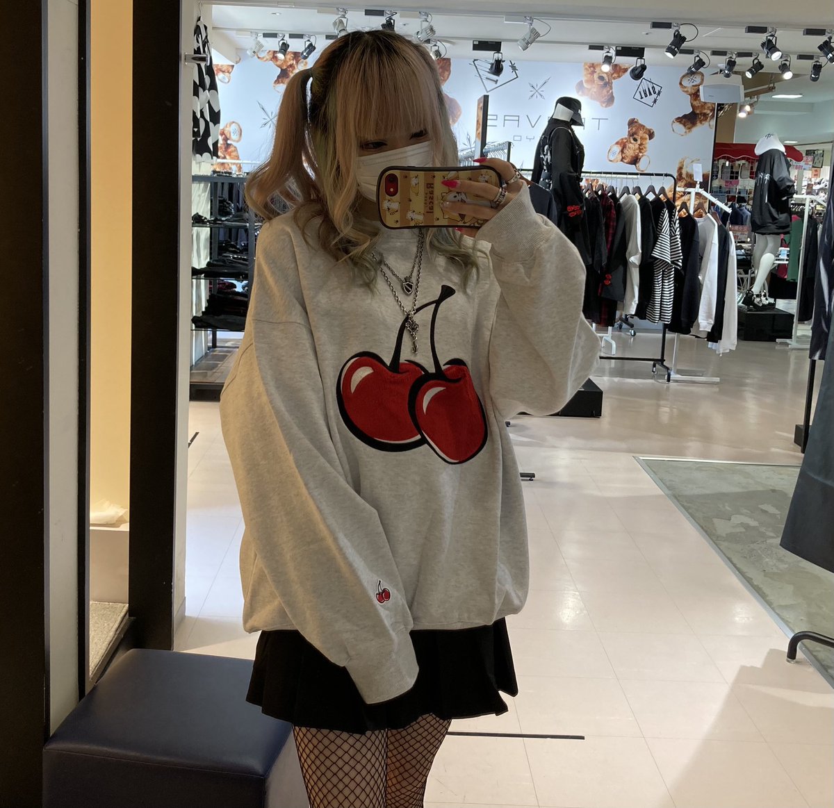 porujt0618st71's tweet photo. 朝からいます🤝✨
色んなブランドのトレーナー揃ってるよ🍒🧸𓀃𓃠
トレーナーってプリーツスカート合わせるとかわよすぎるので制服の上にも₍ᐢ。•༝•。ᐢ₎⚑︎⚐︎
ちなみに今日でこの髪色最後なのでねദ്ദി^._.^)
次の髪色お楽しみに🤤✨
#KIRSH
#PARAGRAPH
#BASICCOTTON
#BASICCOTTON https://t.co/w2rSRMGK1r