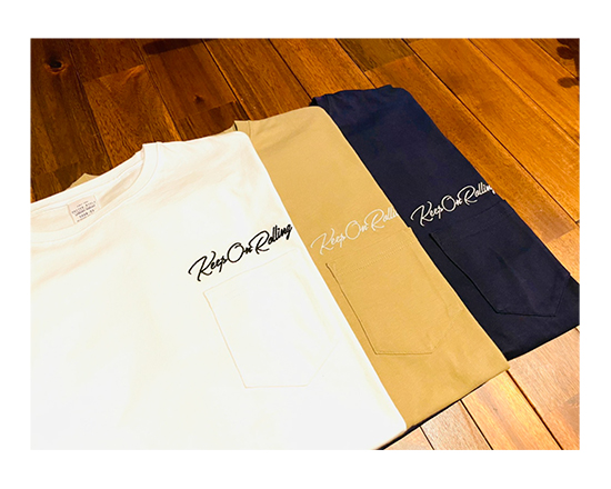 afoc_official's tweet photo. <通販在庫追加>
Keep On Rolling Tシャツの在庫を追加して販売しております。
GIFT ROCKS LIVEのフレークシールセットもまだ在庫ございます。
明日、9/6(月)に発送作業を行いますので、本日ご注文いただければ明日発送致します!
https://t.co/01BB7mJsxl
#AFOC15th #GIFTROCKS https://t.co/TzOHnKtoKY