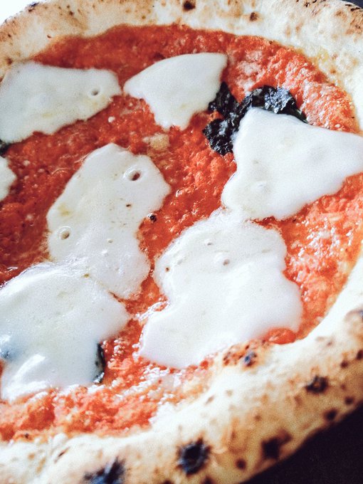 カルディで買った冷凍のマルゲリータ
手軽で美味だから、家にストックしてあると緊急時(急にピザを食べたい時)などに便利◎ 