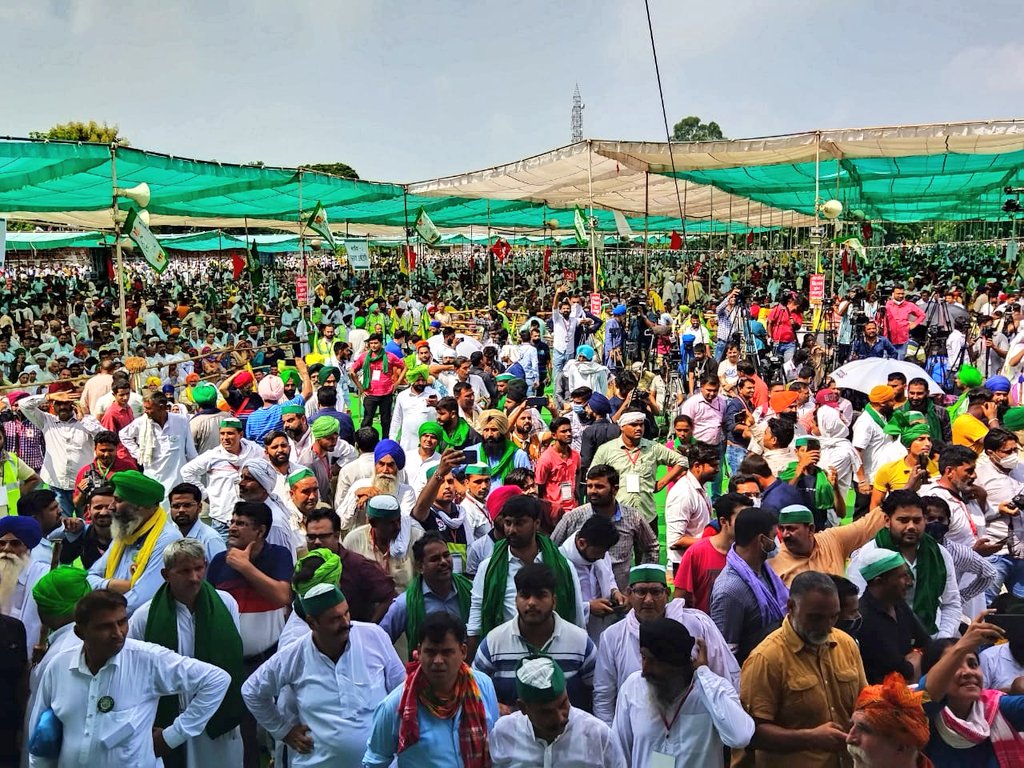 saahilmenghani's tweet photo. #मुजफ्फरनगर_किसान_महापंचायत

Pictures from different angles. Whole ground is packed. All roads leading to the venue are jammed.

5000+ volunteers but it's getting difficult to manage a crowd as large as this.

#Verified- Detailed plan of mission UP to be announced at around 2pm. https://t.co/Ddp3FSFApx
