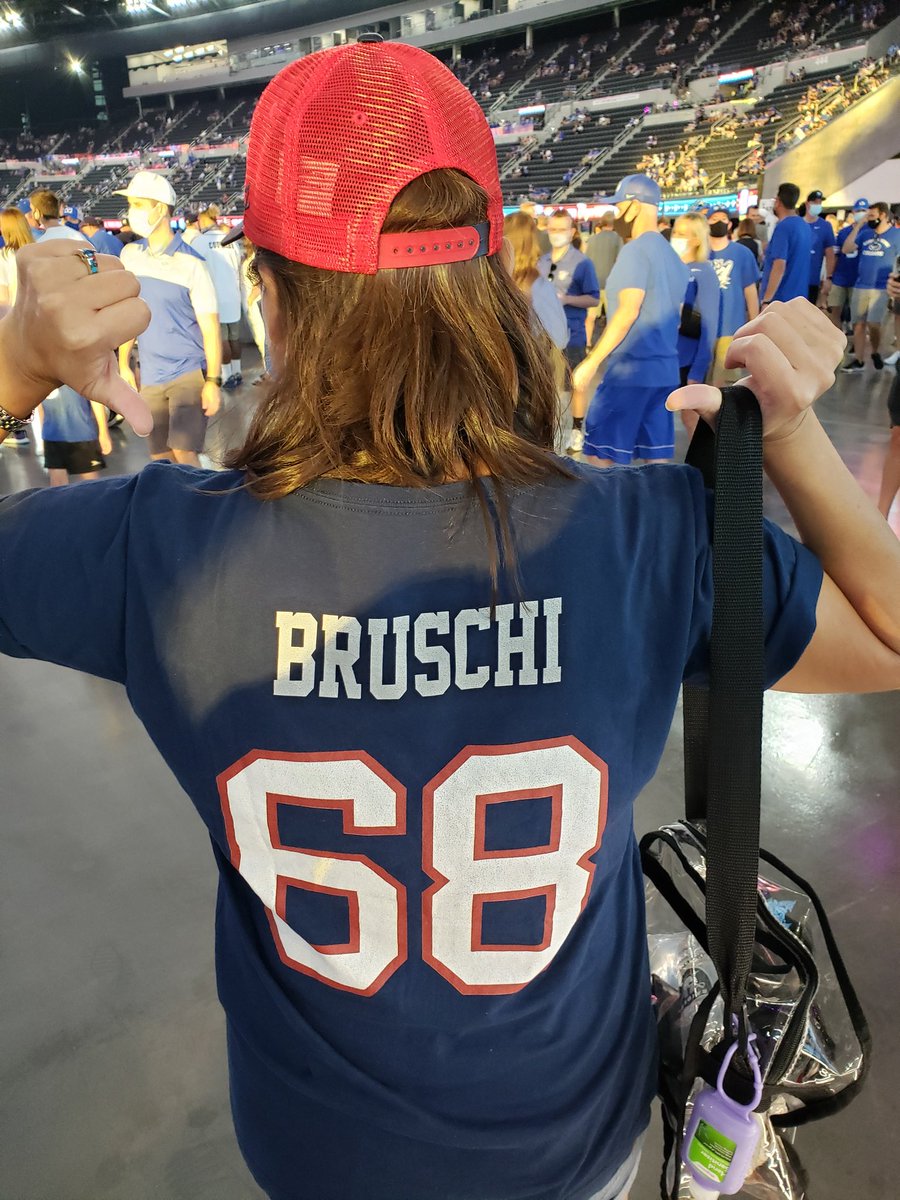 wildcatkyn's tweet photo. Supporting the Wildcats with throwback 90s unis. Sporting my @TedyBruschi t-shirt.  #Beardown @AZATHLETICS @ArizonaFBall https://t.co/qJt9xKmwA9