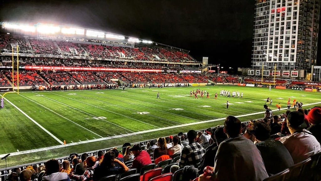People watching.
.
.
.
.
.
.
.
.
.
.
.
#matchday #ottawaphotographer #stadium #match #ottawatourism #ottawa #redblacks #td #hometeam #football #canadianfootball #normalcy #tdplace #canada #tickets #friends #beer #hotdogs #summer #people #crowd #montreal … instagr.am/p/CTbFoFJjpB3/