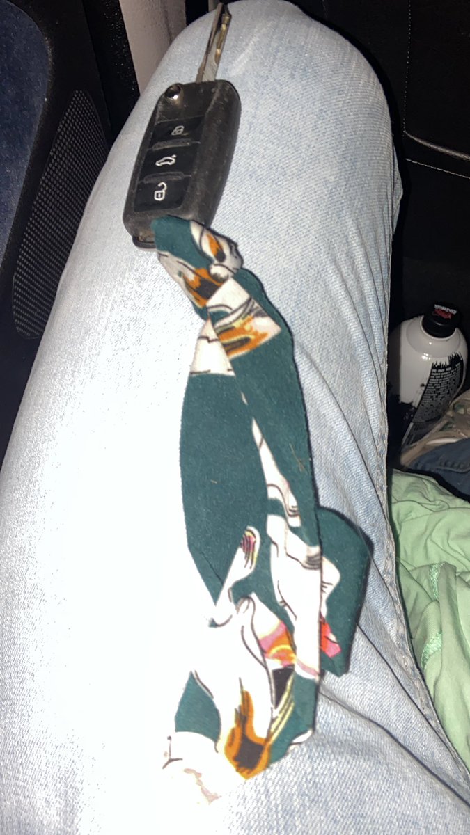 Bonsoir nous venons de retrouver dans les poches d’un ami à moi des clés de voiture qui appartient à une personne qui était a <a href="/LozoneClub/">LOZONE CLUB</a>