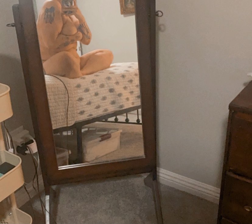 acci0nudes's tweet photo. Have a good night. 🧡🧡 and don’t forget to love yourself. https://t.co/uqJCjT5dFF