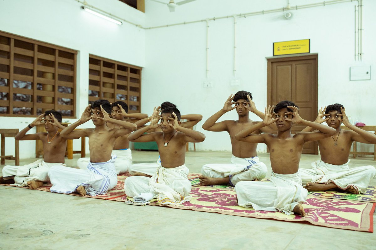 KeralaTourism's tweet photo. "It is the supreme art of the teacher to awaken joy in creative expression and knowledge." ~ Albert Einstein
#HappyTeachersDay #KeralaTourism 

📍 Kerala Kalamandalam, Thrissur https://t.co/aNf00RLkaw