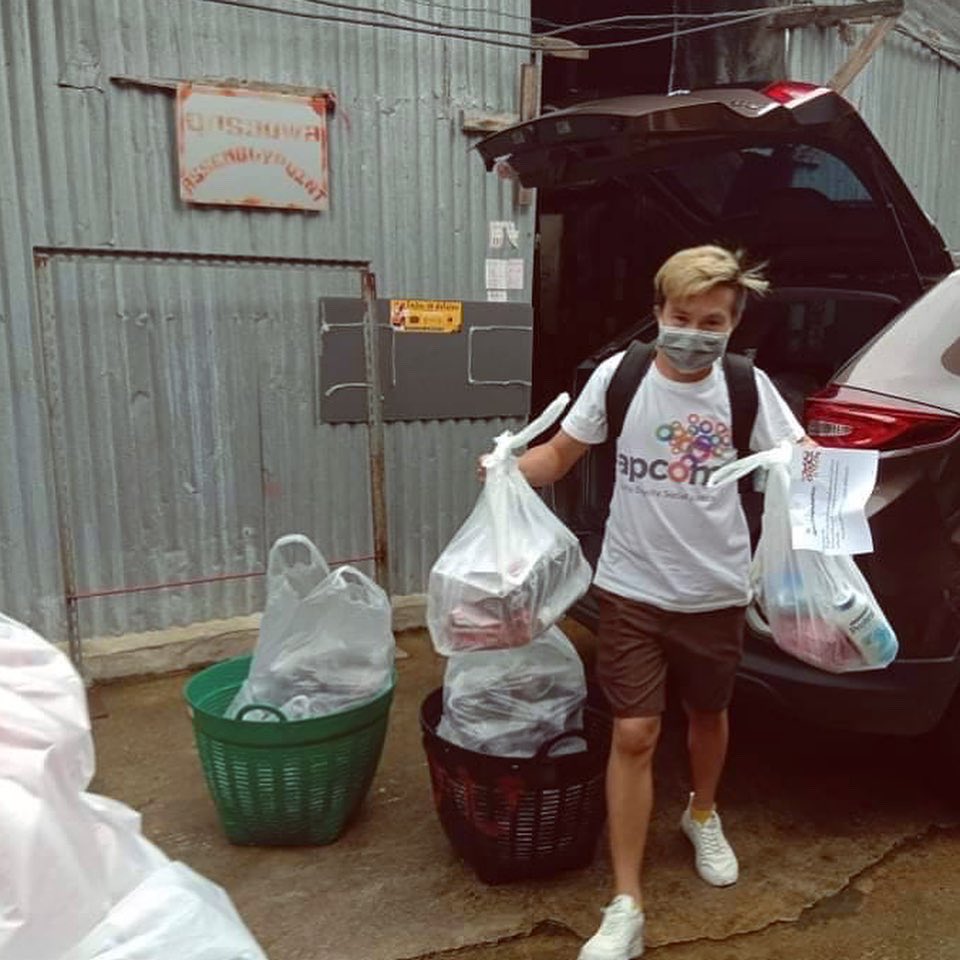 apcom's tweet photo. Special Edition Staff Mental Health Activity: 💌 The Spirit of Giving. Last week, #APCOMTeam pitched-in for a batch of care packages and distributed them to a construction site camp near Bangkok Victory Monument area. It’s not much, but we did feel good about it. 🙌🏼 ❤️ #COVID19 https://t.co/FSFF5whFBY