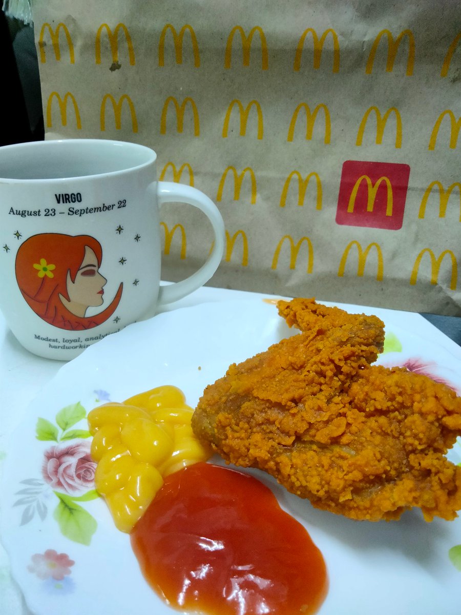 nurulsharmine's tweet photo. Having a good food for breakfast today. Thank you Family and Chingu @zatysatty @fazapopcorn 🥰. Wish you guys where here too. Take care well always korang 🙆🏻‍♀️💕 https://t.co/CbAA2IvxRe