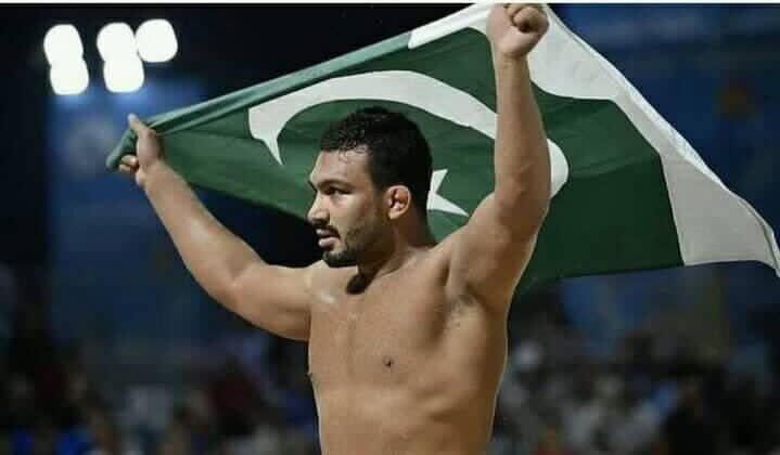 One more #Fakhr_e_Gujranwala #InamButt once again became the World Beach Wrestling Champion 2021 and raised the pride of Pakistan by winning the gold medal• Congratulations Pakistan to the whole nation🥳🥰🇵🇰
#AmrullahSaleh #nidayasir #KatrunaKaif #شہنشاہ_نقوی_کو_پھانسی_دو