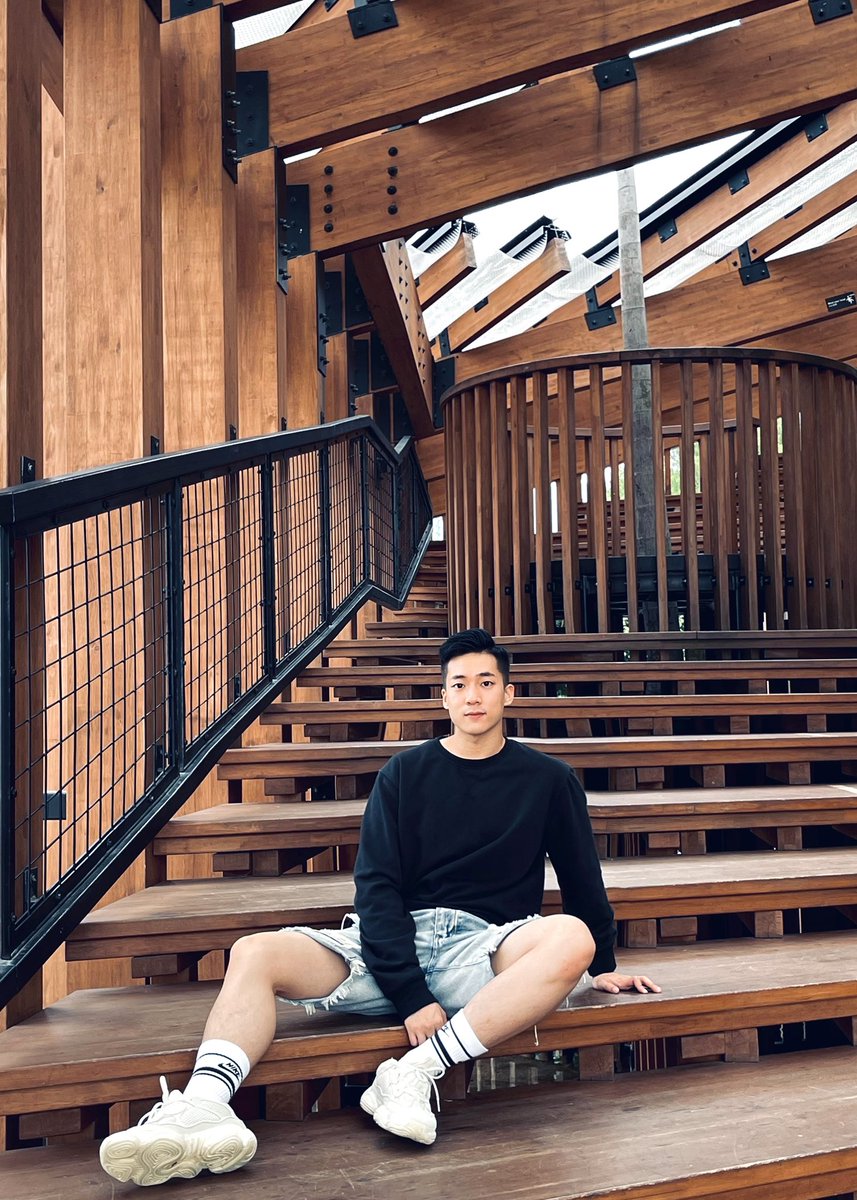 看來大家比較喜歡看我穿衣服的照片？