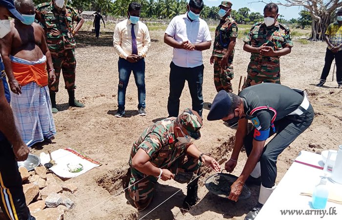 TamilGuardian's tweet photo. Sri Lankan army to construct Buddhist school on Hindu temple premises
https://t.co/uw1yh4LsWC https://t.co/TSGIMyPC9i