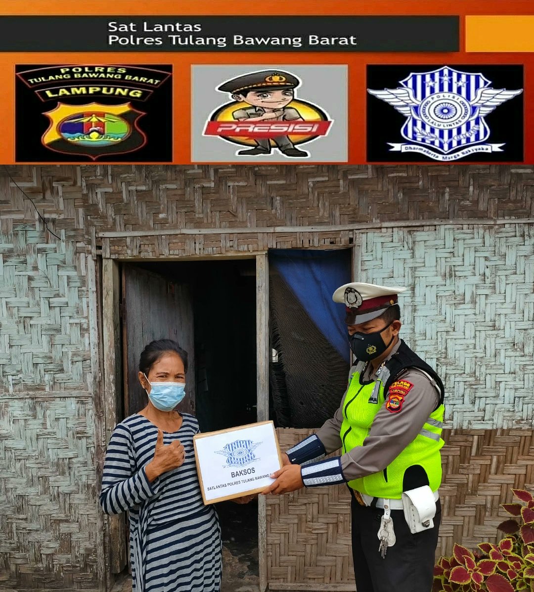 TubabaSat's tweet photo. Anggota Sat Lantas Polres Tubaba Melaksanakan Bakti Sosial memberikan bantuan kepada masyarakat yang membutuhkan di Wilkum Polres Tulang Bawang Barat 

@ditlantaspoldalampung https://t.co/K57srXdjOQ