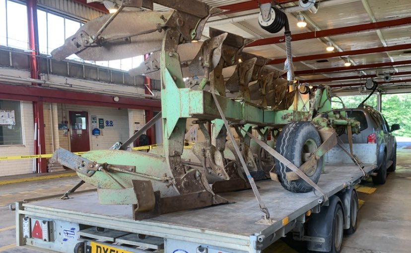DVSAEnforcement's tweet photo. Do you tow a trailer?
If so, then it is important to have regular safety checks🧑🏽🔧
This combination was inspected by our team who found a tyre below the legal limit & a bulge🔦
The operator also didn’t have a #Tachograph fitted when required….do you?⏰
https://t.co/TNsjjZm3sO https://t.co/uFmf59G7Rh