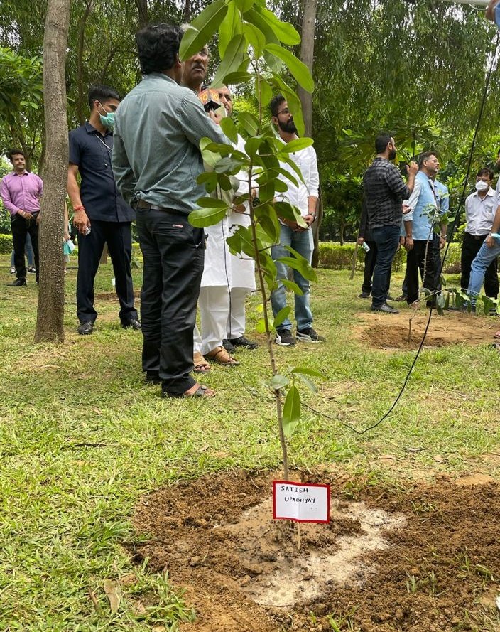 upadhyaysbjp's tweet photo. #Treeplantation was done today at Nehru Park, Chanakyapuri under the #Tree_Adoption_Campaign by @oorjacare. Former CM Uttarakhand Sh @tsrawatbjp, Founder (Urja Foundation) @deeptirawatbjp, Gudni Bragason (Amb. Iceland), JP Das (US Embassy) & others were present on this occasion. https://t.co/yH4Xx9nicH